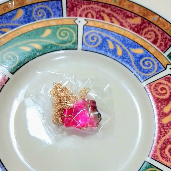 🌈 Rainbow Quartz necklace even prettier outside. Price includes ONE Pentant - Picture 11 of 12